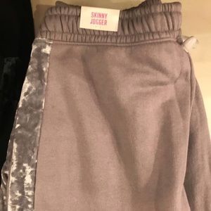 ISO skinny joggers extra small!
